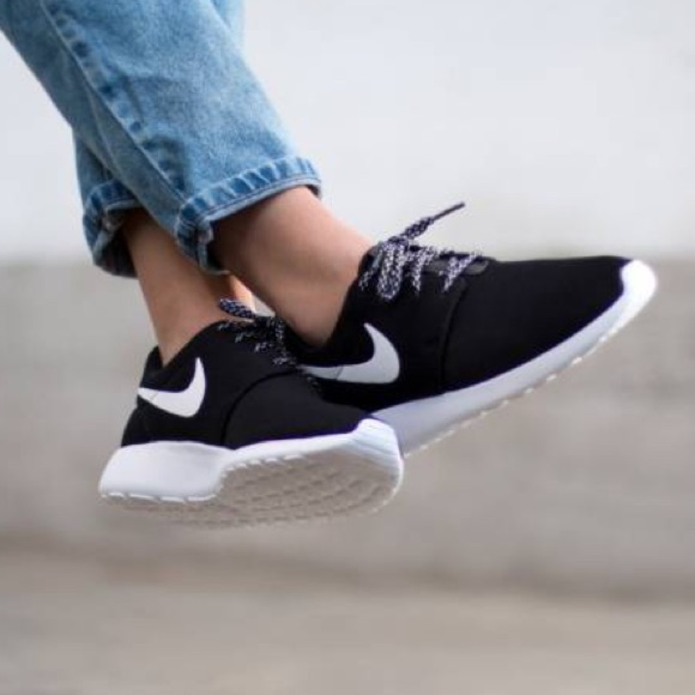 Nike Roshe One Sneakers Women